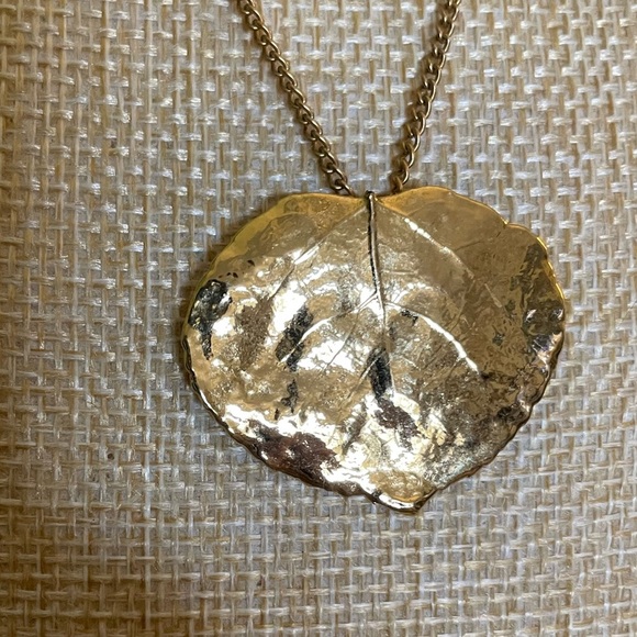 Gold leaf necklace - Picture 1 of 7